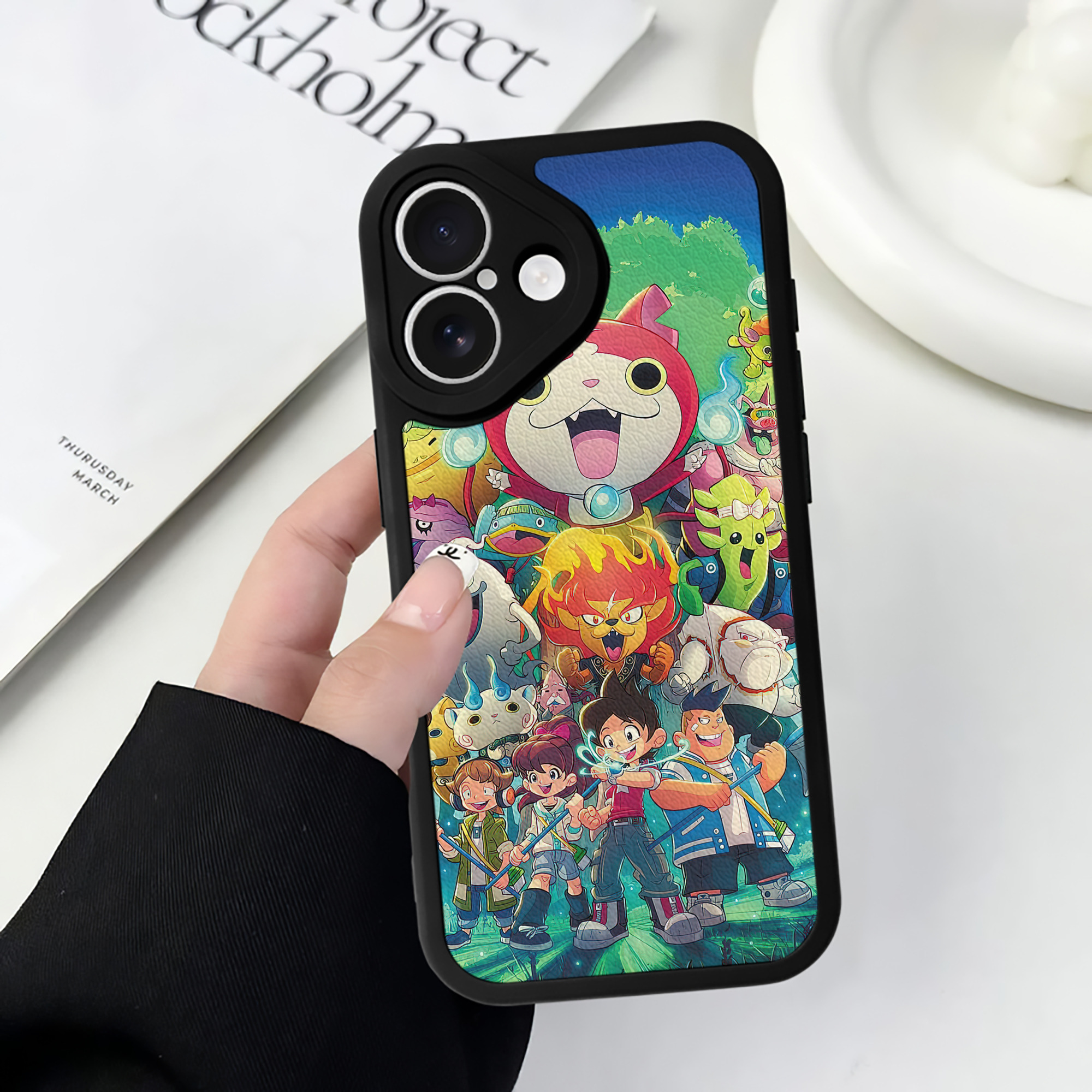 （画像用） 妖怪ウォッチ Yo-kai Watch 【iPhone 16シリーズ対応】シリコンスマホケース（レザー調） 材質：シリコン